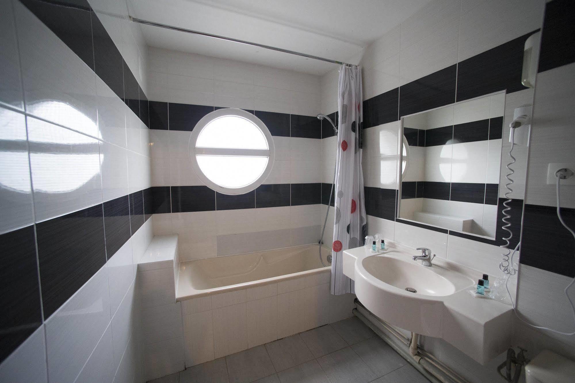 Hotel Restaurant Kyriad Direct Dijon Nord - Zenith - Toison D'Or Dış mekan fotoğraf